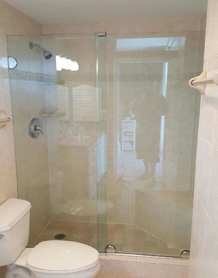 Paradise Glass and Mirror offers Essence Showers in Naples, FL