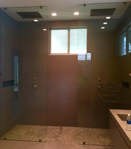 Paradise Glass and Mirror offers Fixed Panel Showers in Port Royal, FL