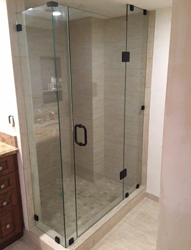 Paradise Glass and Mirror offers Frameless Showers in Port Royal, FL